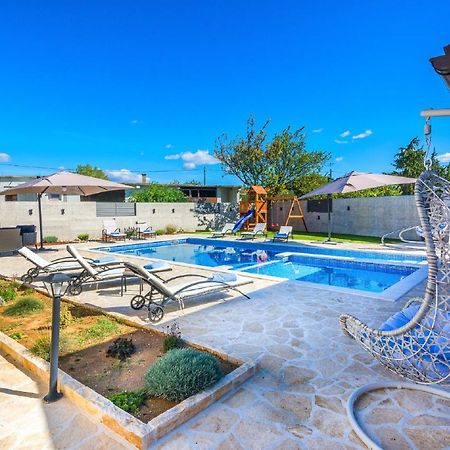 Holiday Home Tower With Private Pool, Sauna And Quads Smilcic Buitenkant foto