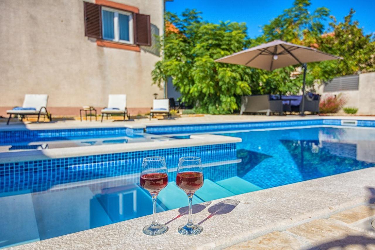 Holiday Home Tower With Private Pool, Sauna And Quads Smilcic Buitenkant foto