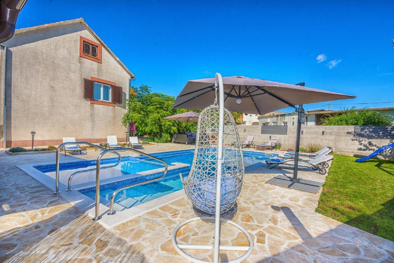 Holiday Home Tower With Private Pool, Sauna And Quads Smilcic Buitenkant foto