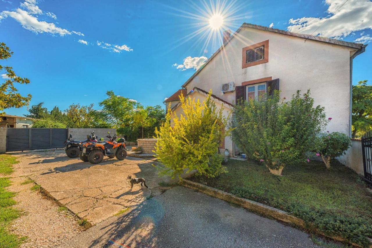 Holiday Home Tower With Private Pool, Sauna And Quads Smilcic Buitenkant foto