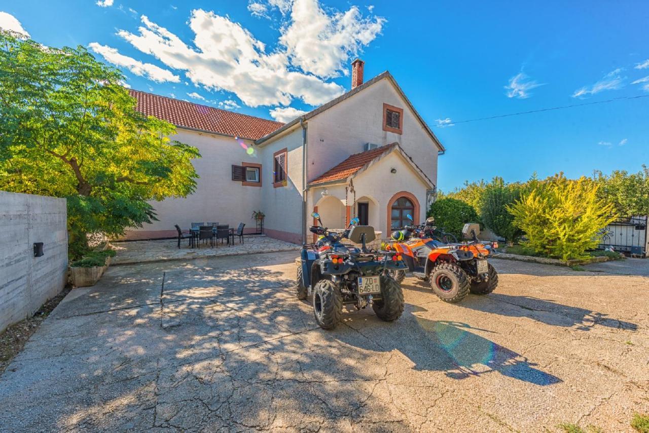 Holiday Home Tower With Private Pool, Sauna And Quads Smilcic Buitenkant foto