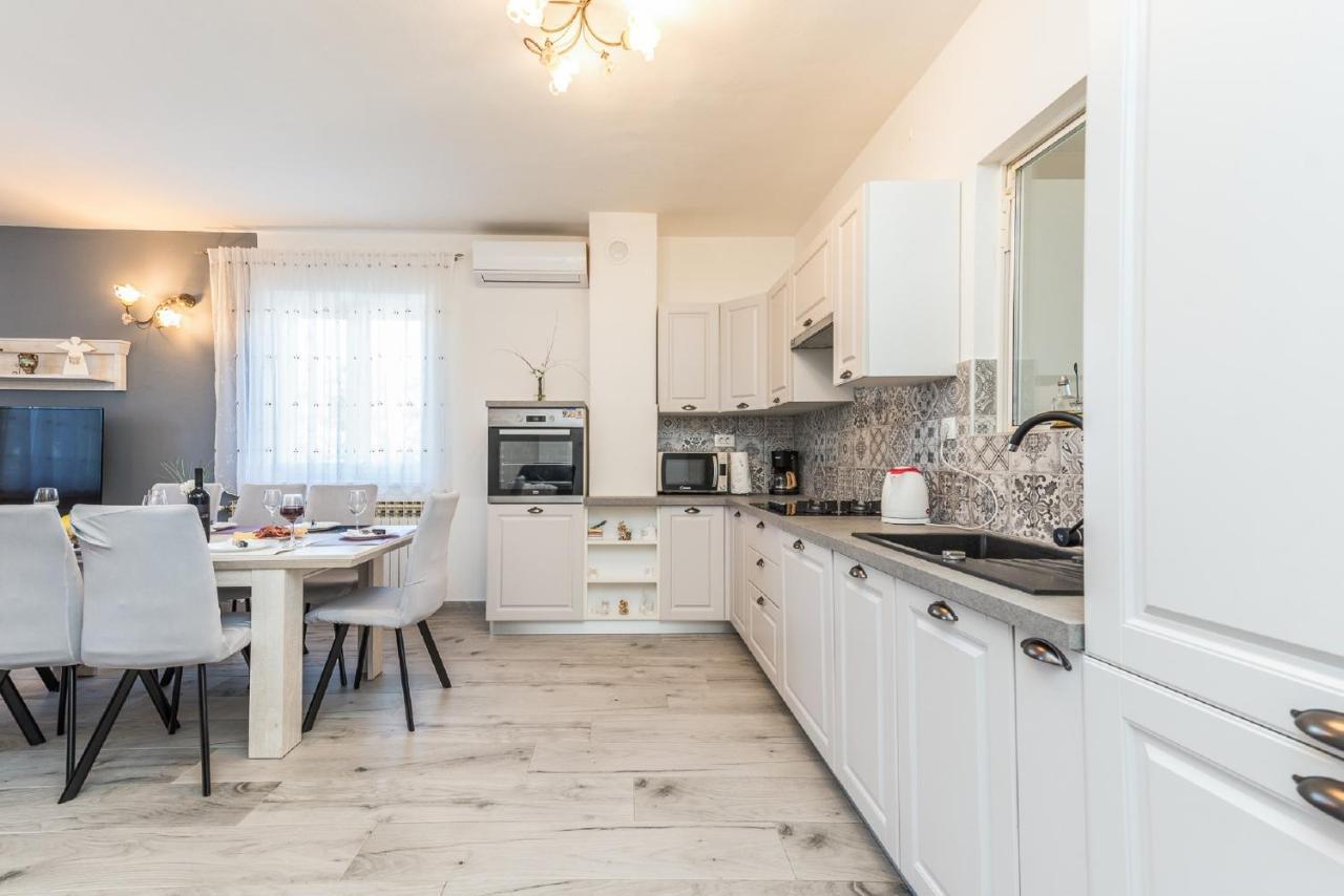 Holiday Home Tower With Private Pool, Sauna And Quads Smilcic Buitenkant foto