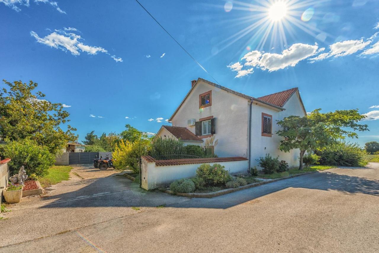 Holiday Home Tower With Private Pool, Sauna And Quads Smilcic Buitenkant foto