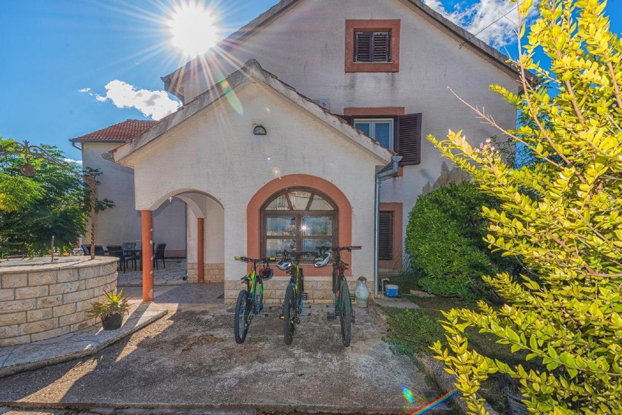 Holiday Home Tower With Private Pool, Sauna And Quads Smilcic Buitenkant foto