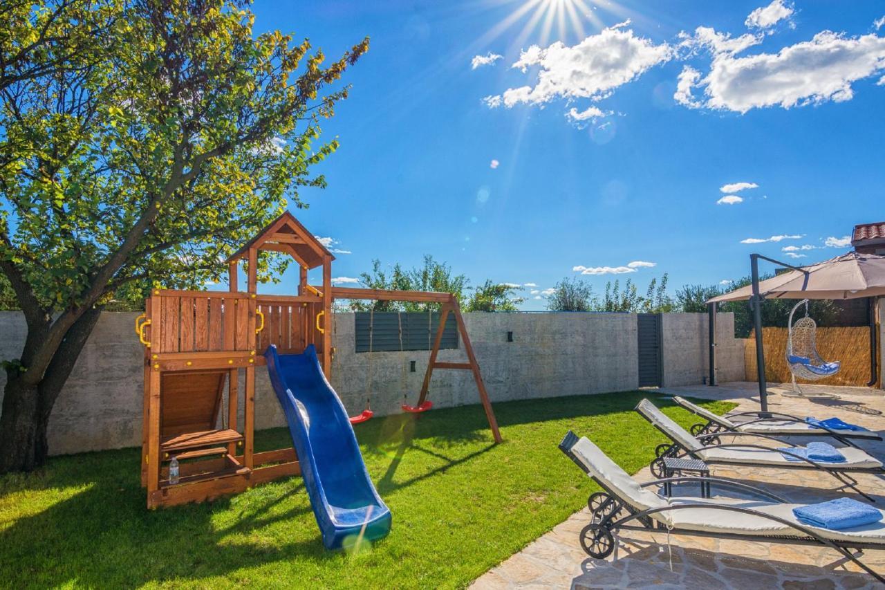 Holiday Home Tower With Private Pool, Sauna And Quads Smilcic Buitenkant foto