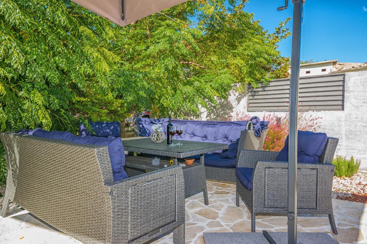 Holiday Home Tower With Private Pool, Sauna And Quads Smilcic Buitenkant foto