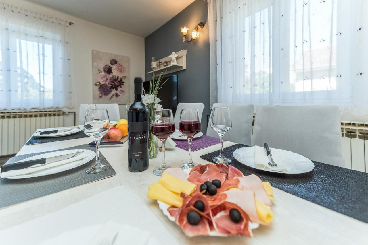 Holiday Home Tower With Private Pool, Sauna And Quads Smilcic Buitenkant foto