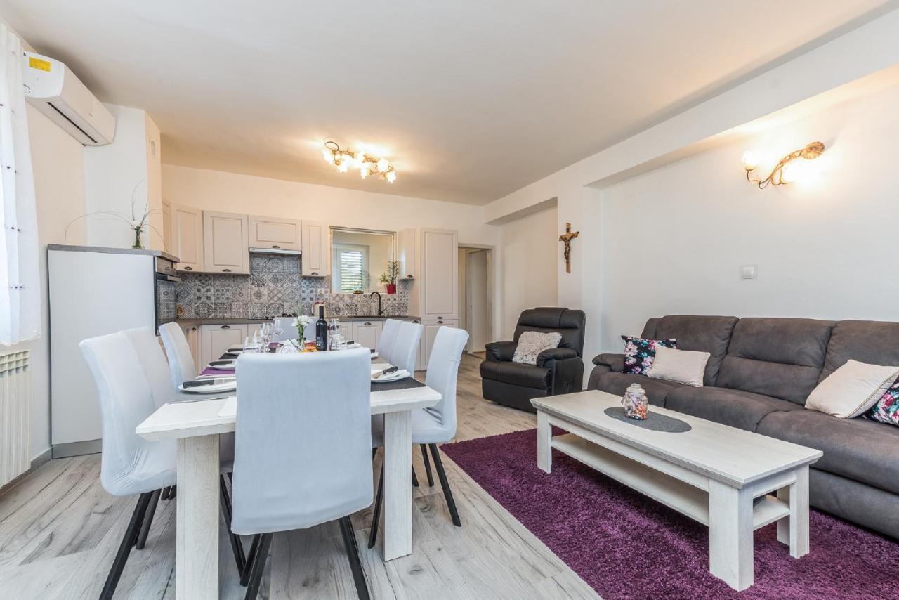 Holiday Home Tower With Private Pool, Sauna And Quads Smilcic Buitenkant foto